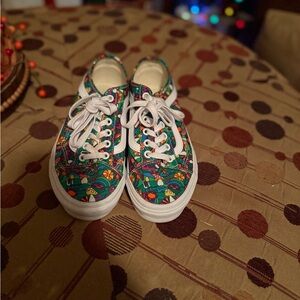 Women’s Vans Mushroom/Floral size 7.5